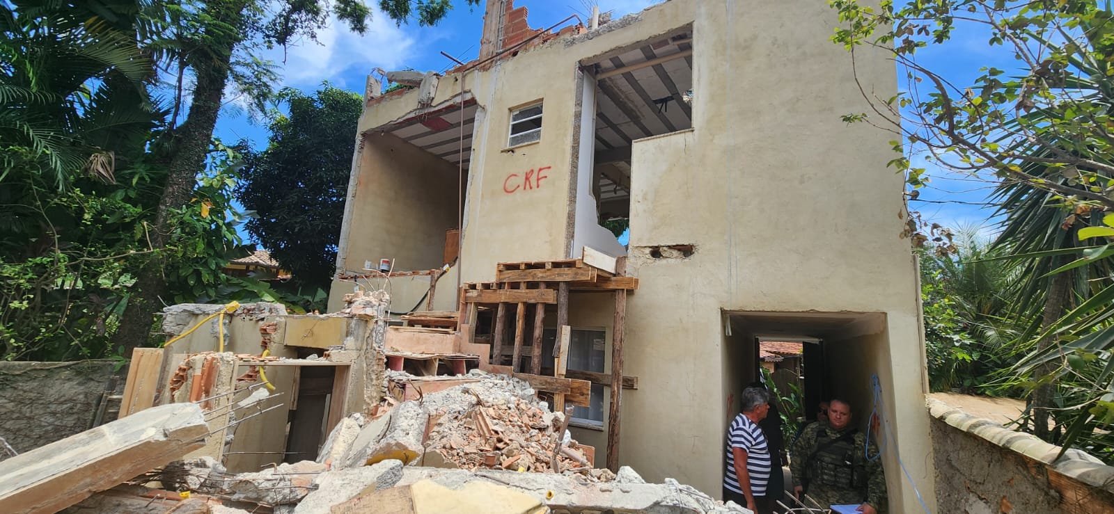 Polícia Ambiental desencadeia operação contra construções irregulares no Itanhagá com base em denúncia ao programa Linha Verde 